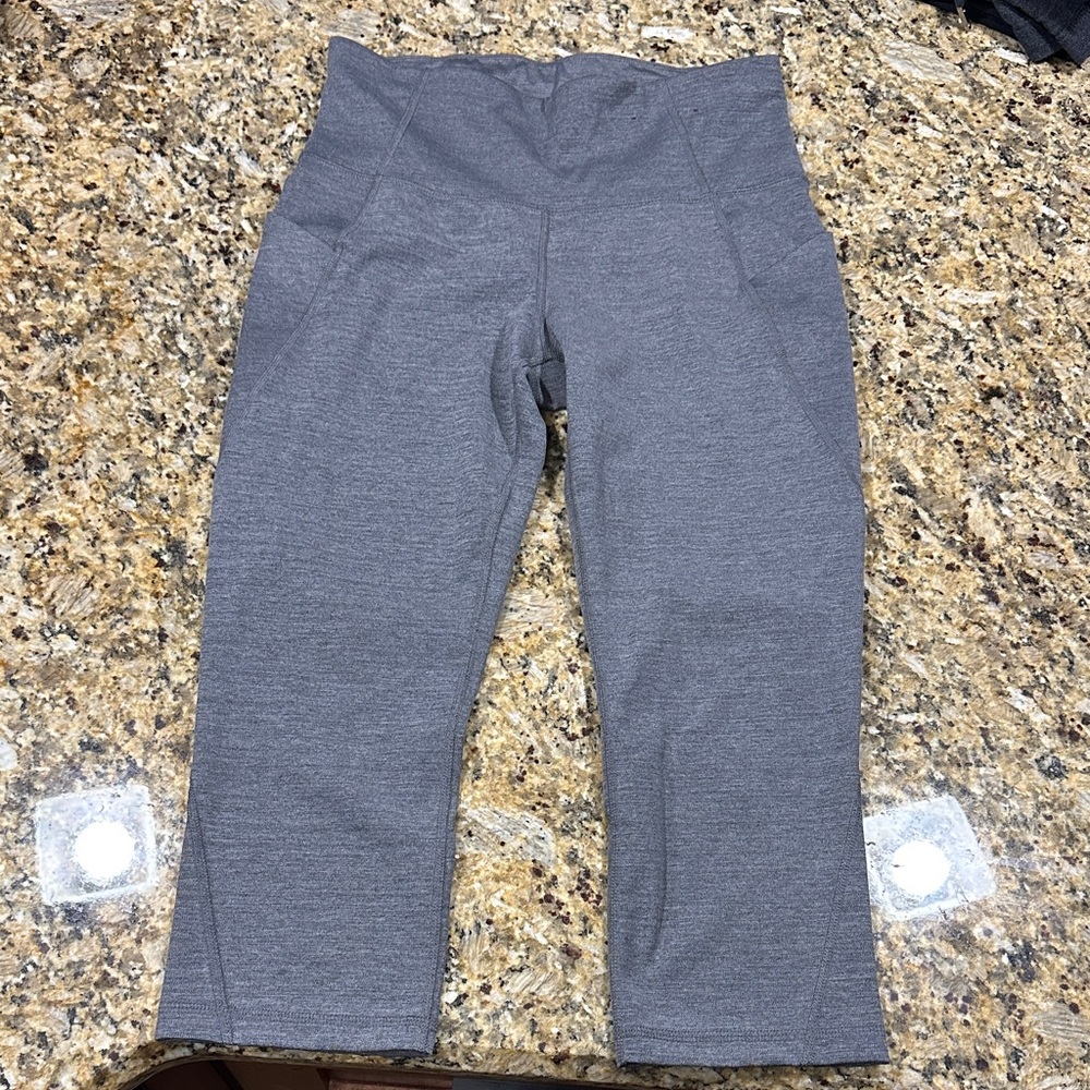 Xersion Gray Capri Leggings